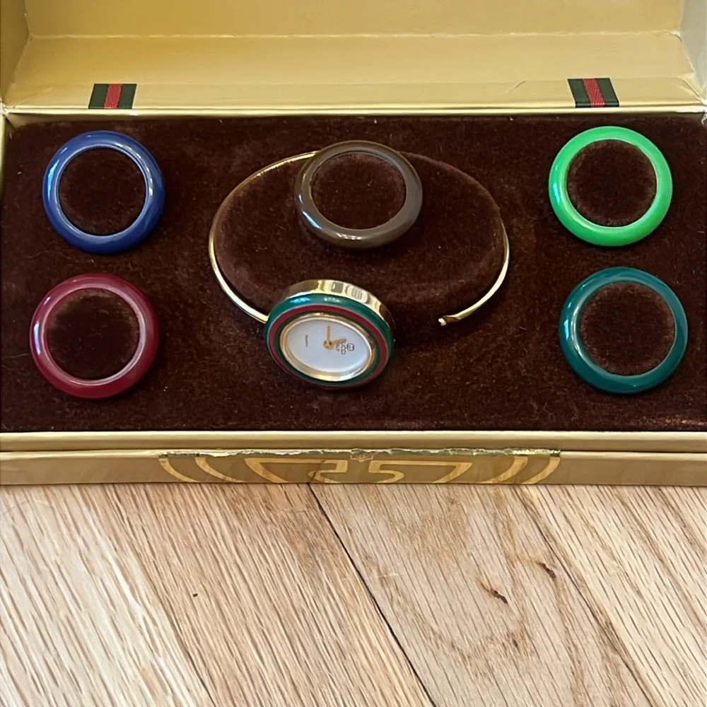 Gucci Change Bezel watch with multicolor options - Picture 2 of 13